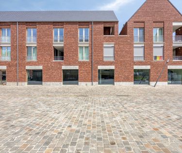 Commercieel handelspand/praktijkruimte van ca. 364 m² te huur op toplocatie in Aarschot