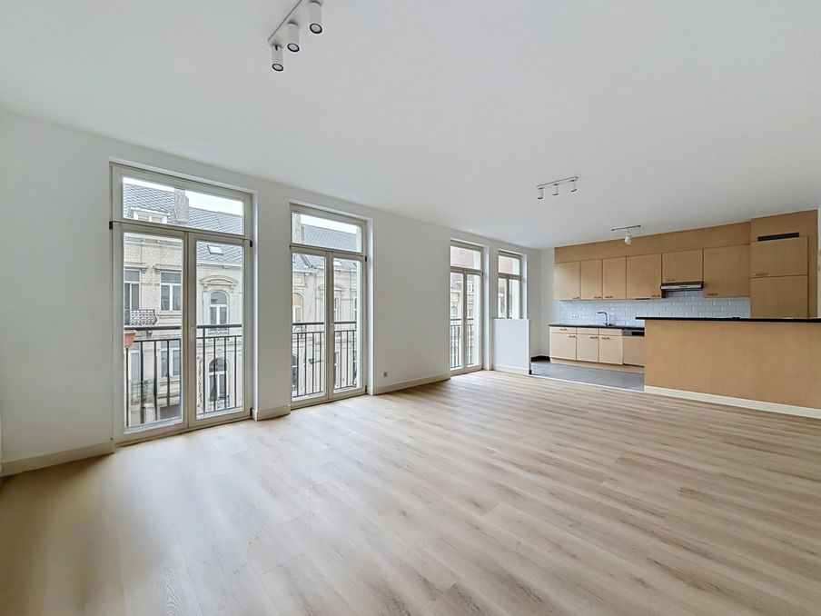 Schaarbeek: Appartement met 2 slaapkamers 100m² + balkons