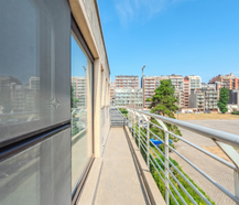 Appartement magnifiquement rénové avec terrasse et 2 chambres