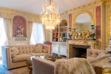 Stately spacious villa, 6 bedrooms, beautiful park garden (3,300 m²).