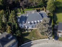 Stately spacious villa, 6 bedrooms, beautiful park garden (3,300 m²).