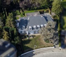 Stately spacious villa, 6 bedrooms, beautiful park garden (3,300 m²).