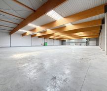 Magazijn (2.160 m²) met kantoren (420 m²) te huur Nazareth