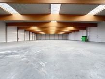 Magazijn (2.160 m²) met kantoren (420 m²) te huur Nazareth