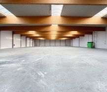 Magazijn (2.160 m²) met kantoren (420 m²) te huur Nazareth