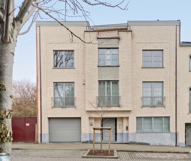 Vennootschap met prachtige, ruime unifamiliale woning
