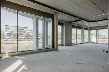 Commerciële ruimte van 191,78 m² te koop in project Kaai City te Kortrijk