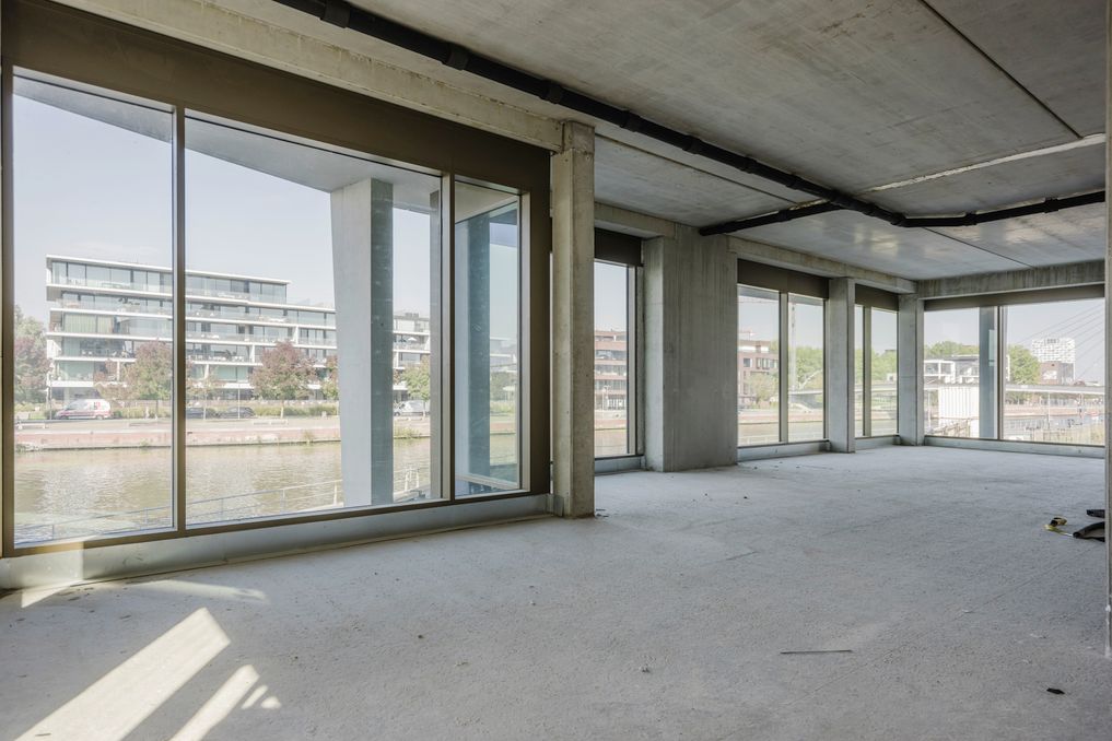 Commerciële ruimte van 191,78 m² te koop in project Kaai City te Kortrijk