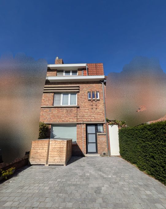 Instapklare, lichtrijke woning met 4 slaapkamers en tuin