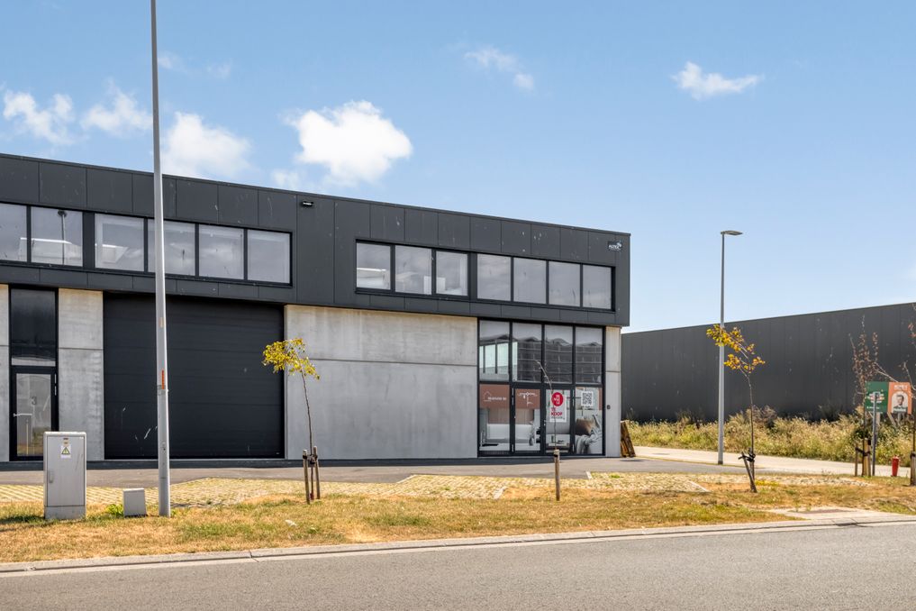 À vendre : entrepôt de 198 m² avec mezzanine