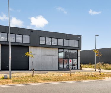 À vendre : entrepôt de 198 m² avec mezzanine