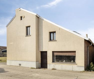 Ruime woning op 13a60ca met ontwikkelingspotentieel in Riemst