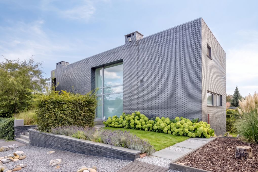 Villa in Eben-Emael met mogelijkheid tot twee wooneenheden nabij Maastricht