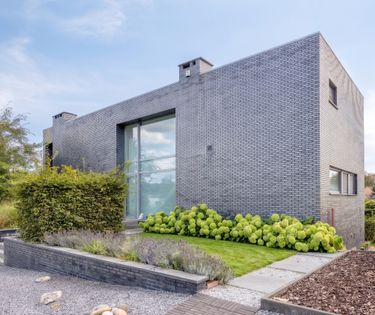 Villa in Eben-Emael met mogelijkheid tot twee wooneenheden nabij Maastricht