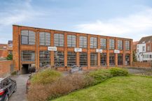 Vlot bereikbare kantoorruimte (405 m²) te huur in Brugge