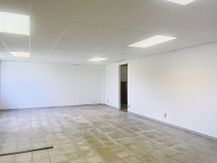 Magazijn (ca. 611 m²) met kantoren te huur te Gavere