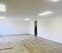 Magazijn (ca. 611 m²) met kantoren te huur te Gavere