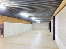 Magazijn (ca. 611 m²) met kantoren te huur te Gavere