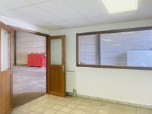 Magazijn (ca. 611 m²) met kantoren te huur te Gavere