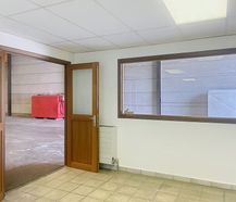Magazijn (ca. 611 m²) met kantoren te huur te Gavere