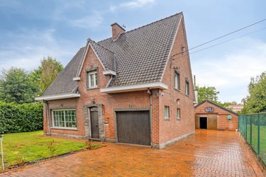 Woning met groot perceel van 1.300 m² te Rumbeke