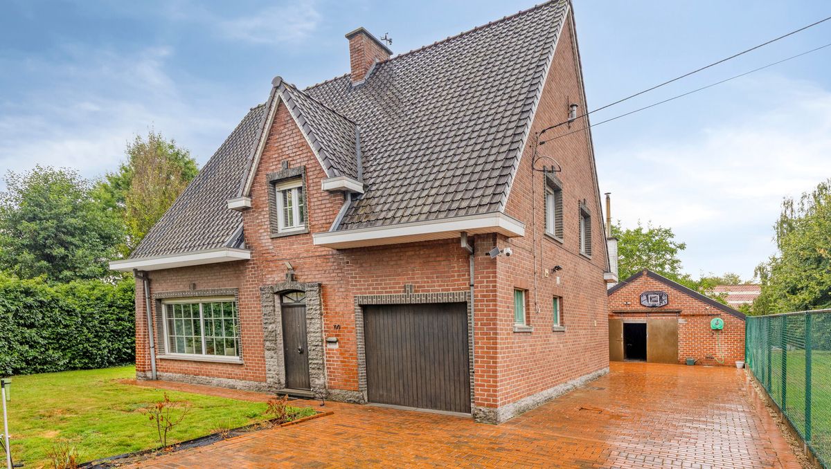 Woning met groot perceel van 1.300 m² te Rumbeke