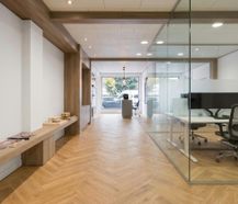 Handelspand met appartement, tuin en bijgebouw te koop in Wilrijk