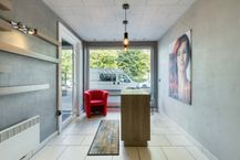 Handelspand met appartement, tuin en bijgebouw te koop in Wilrijk