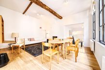 Grand Place : Furnished 1 bedroom apartment with terrace.