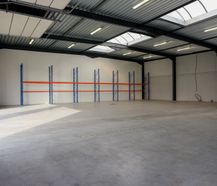 Magazijn (454 m²) te huur in Zwevezele