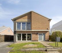 Lichtrijke open bebouwing met ruime tuin te koop in Aalter