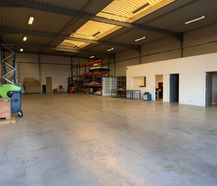 Magazijn te huur in Regina Wautersweg, Roeselare