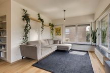Gerenoveerd en lichtrijk appartement op toplocatie met tuin