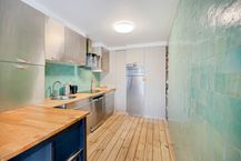 Handelszaak momenteel ingericht als appartement te koop! 