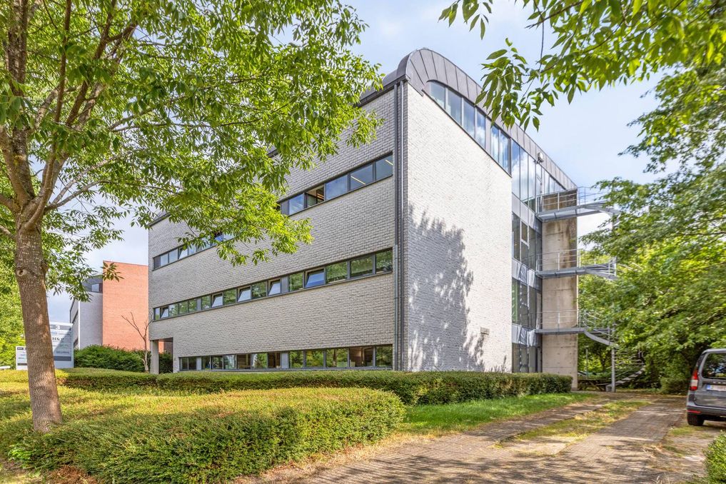Espace de bureau avec 8 places de parking à Hassselt