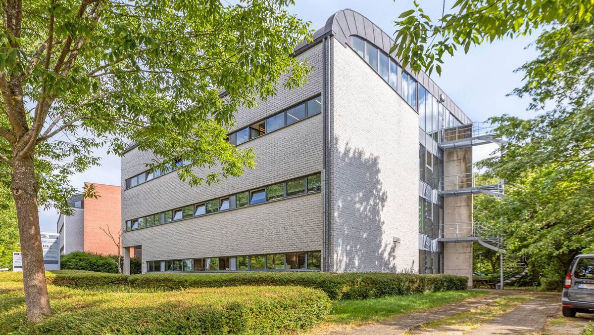 Espace de bureau avec 8 places de parking à Hassselt
