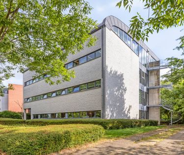 Espace de bureau avec 8 places de parking à Hassselt
