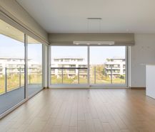 Stylish corner apartment next to the Sterrebos