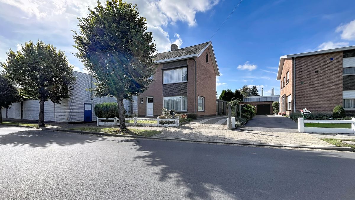 Halfopen huis met 3 slaapkamers te koop in centrum Ursel