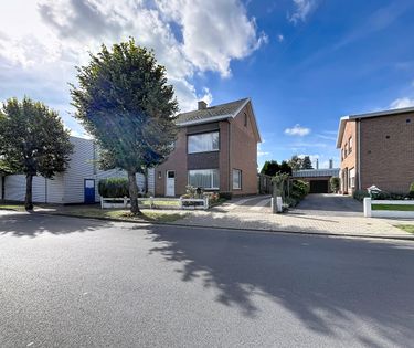 Halfopen huis met 3 slaapkamers te koop in centrum Ursel