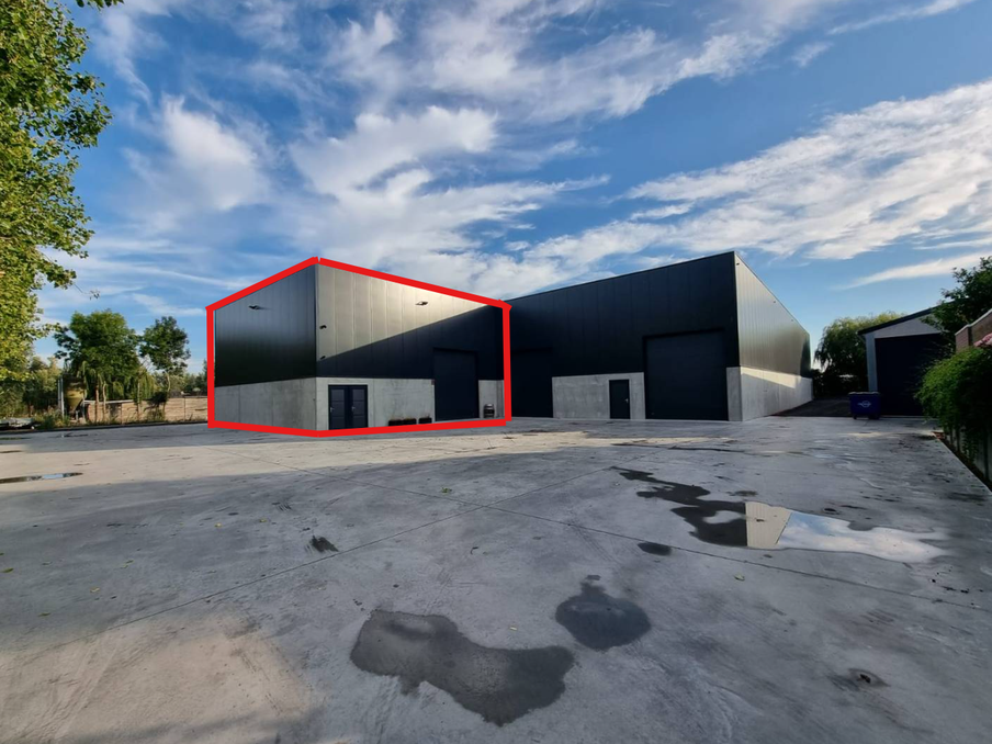 Ruime opslagloods (170 m²) te huur in Nieuwpoort