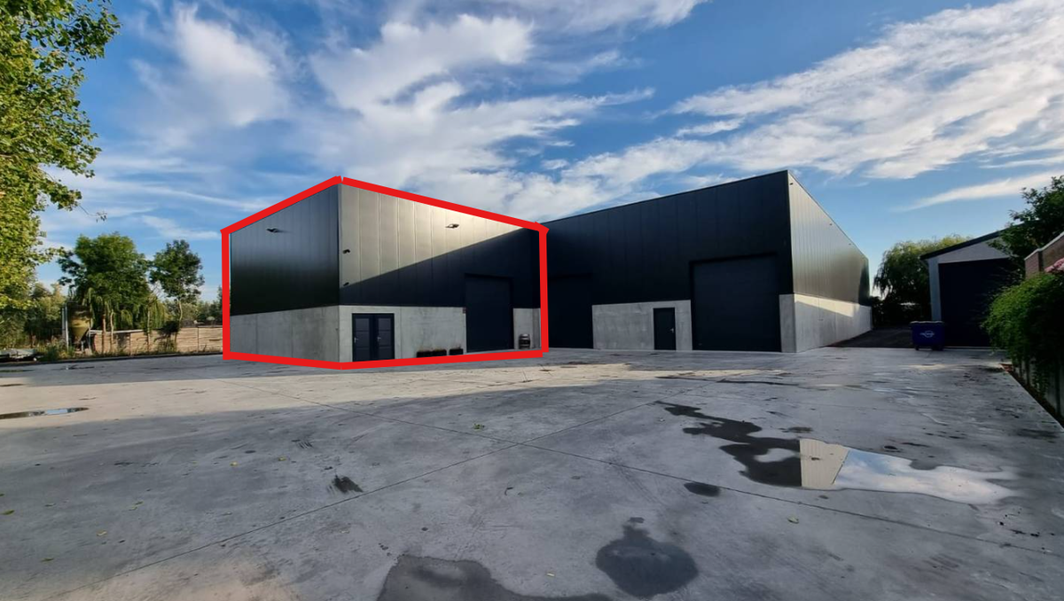 Ruime opslagloods (170 m²) te huur in Nieuwpoort