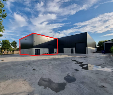 Ruime opslagloods (170 m²) te huur in Nieuwpoort