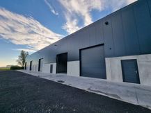 Ruime opslagloods (170 m²) te huur in Nieuwpoort
