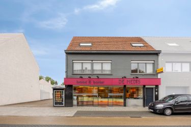 Handelspand met woonst, 6 slpk, in Wildert centrum te koop