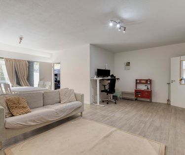 2-slaapkamerappartement met terras en parking in Laken