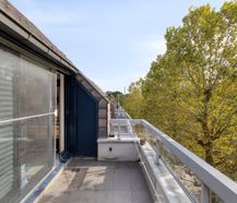 2-slaapkamerappartement met terras en parking in Laken
