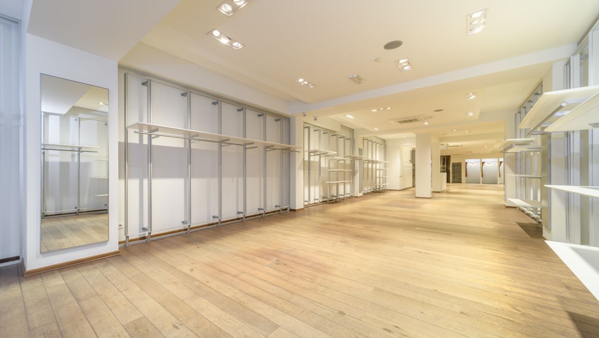 Spacious commercial ground floor for rent in the heart of De Panne
