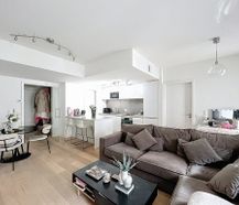 Brussel:1 slaapkamer appartement met terras + parking.