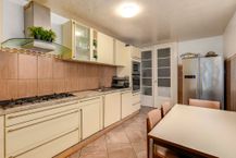 Herenhuis met handelspand in Antwerpen-Noord.